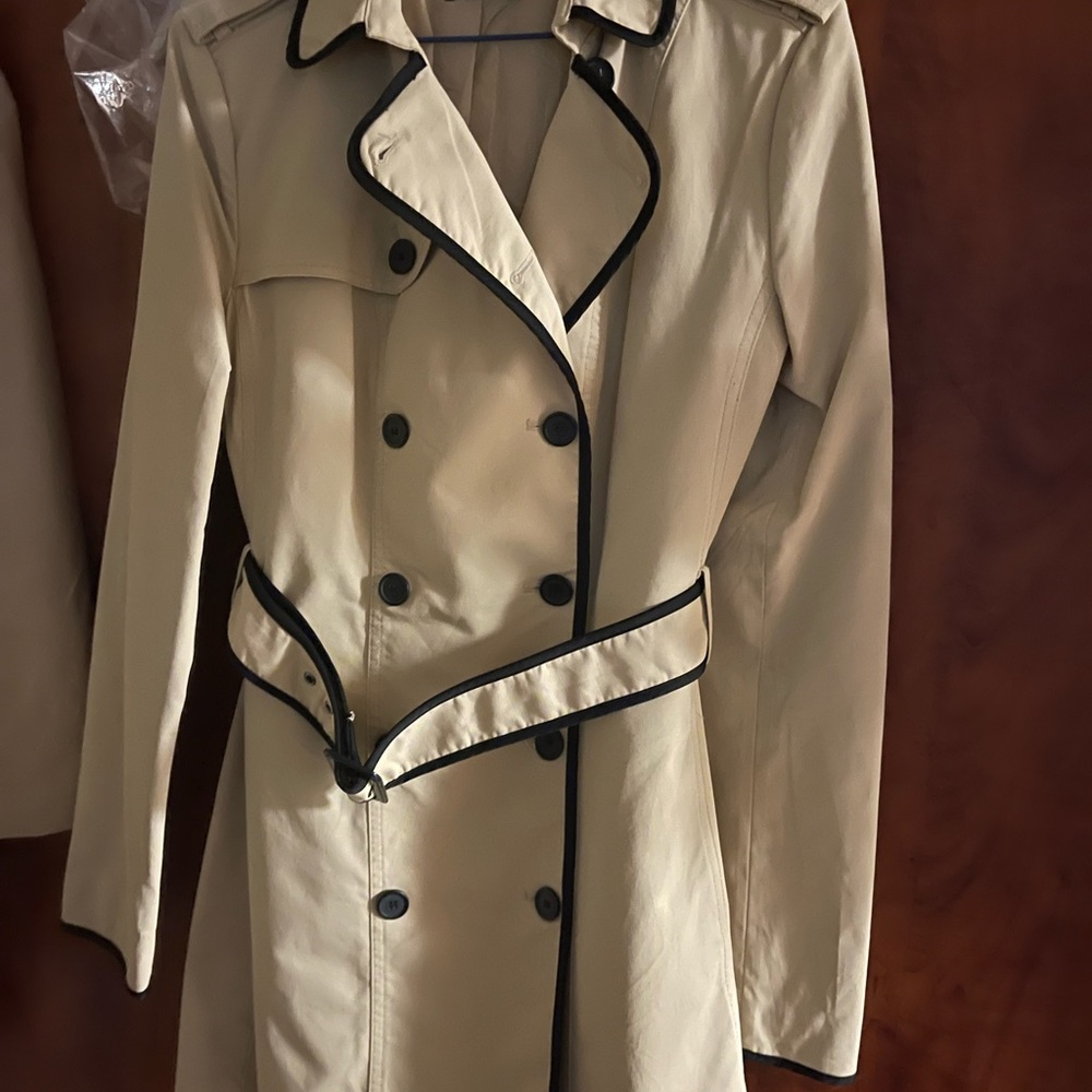 Woman TOKITO Trench coat use in great condition